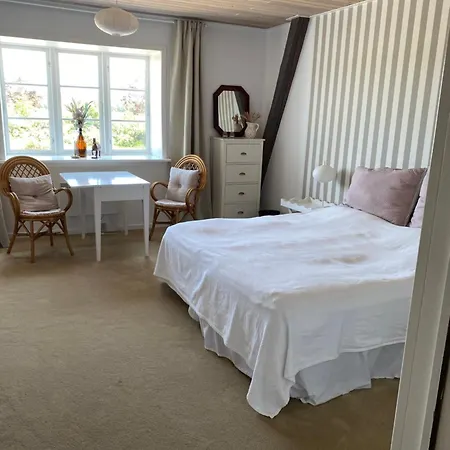 Frederiksensminde Bed & Breakfast Marrebaek